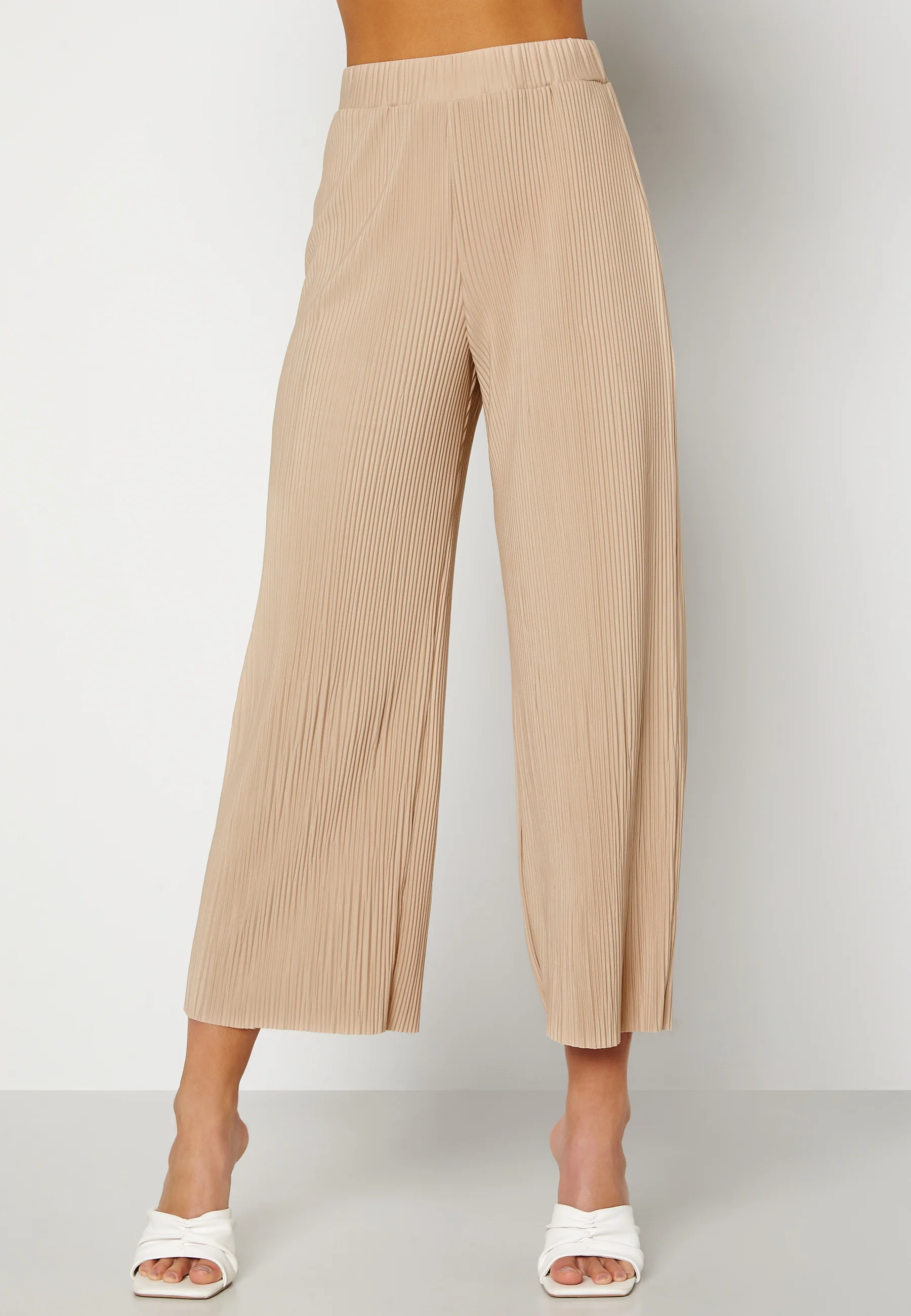 Lola pleated cropped trousers