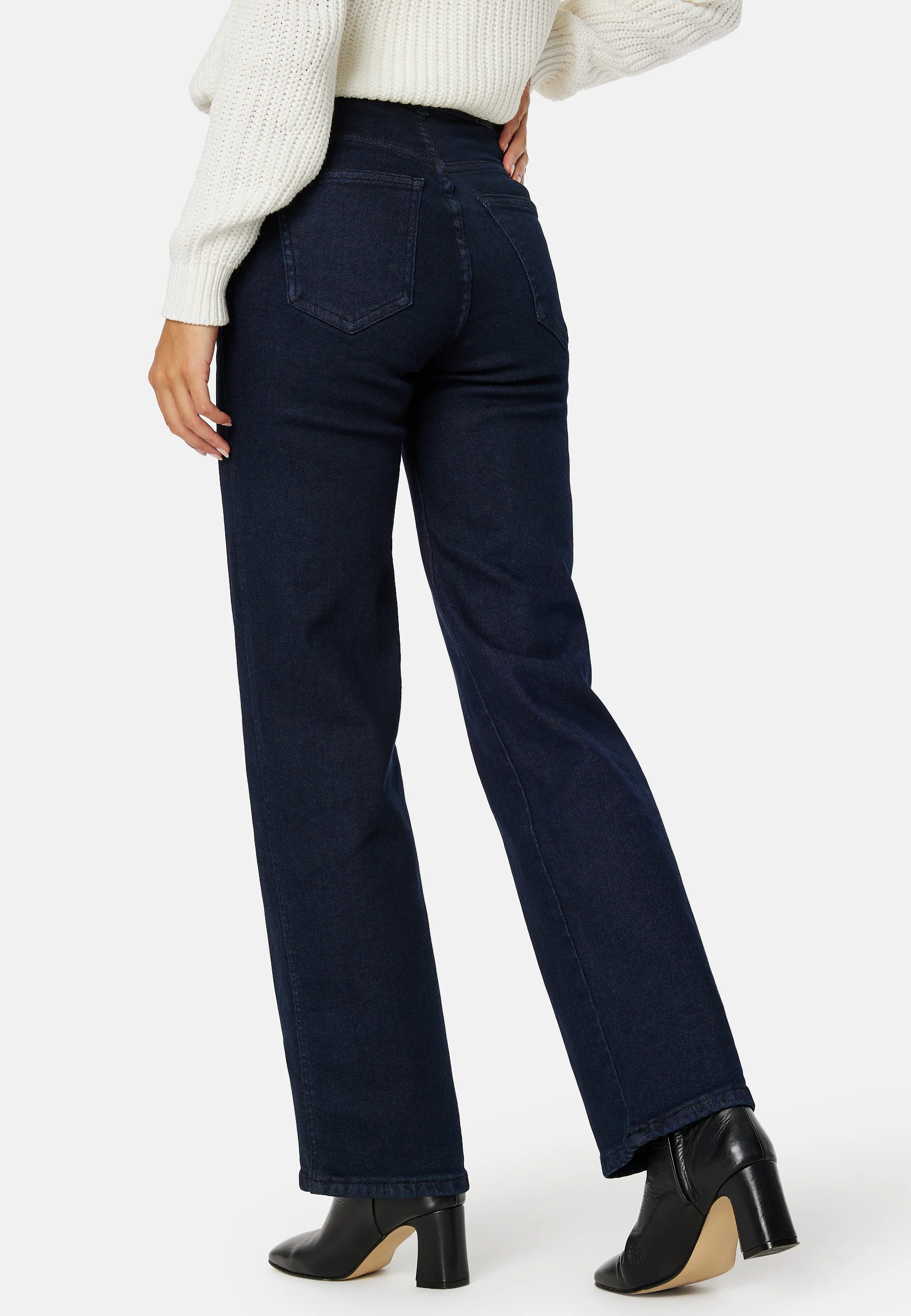 Moxy Straight - Image 3