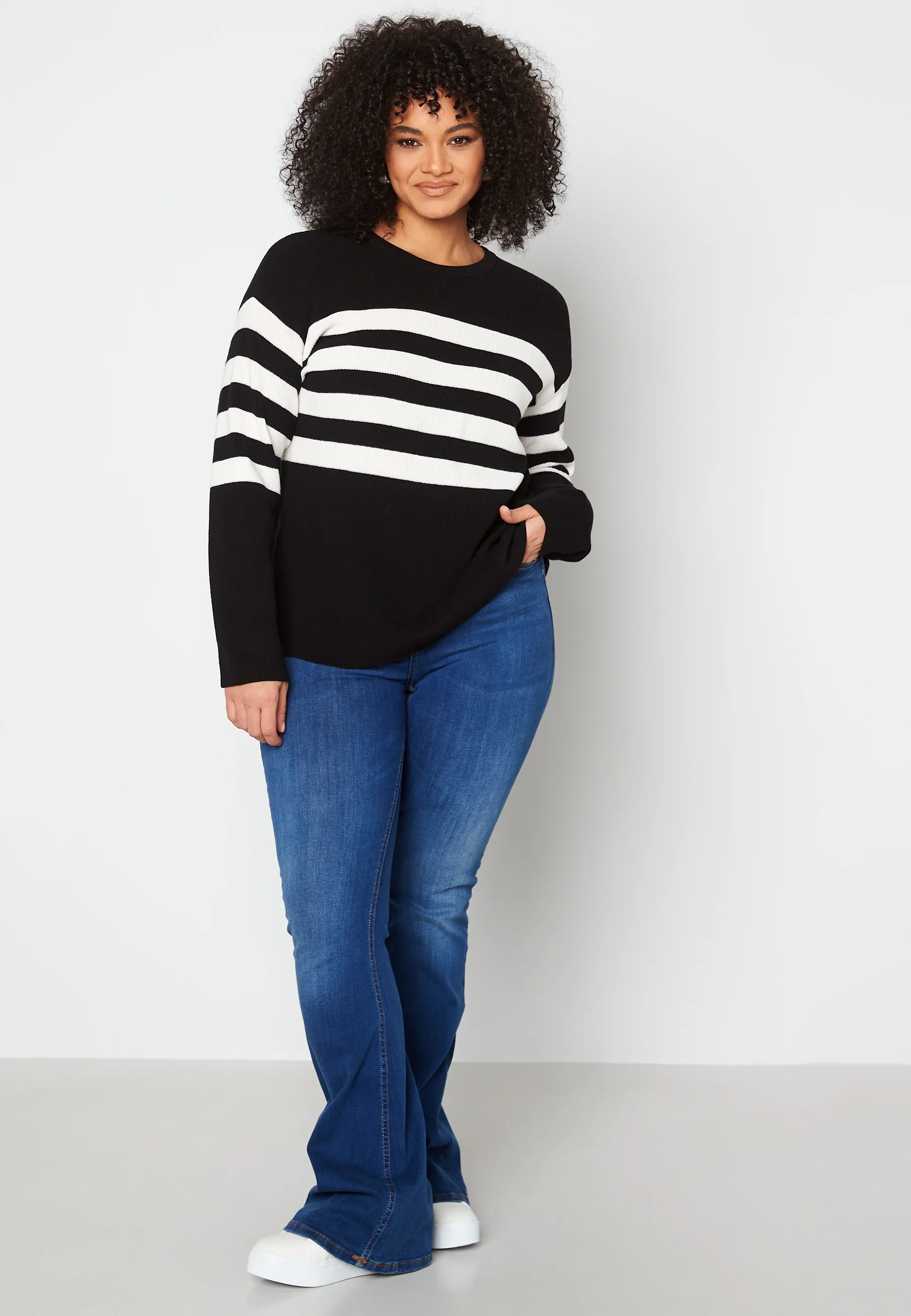 Striped O-neck Knitted Sweater - Image 5