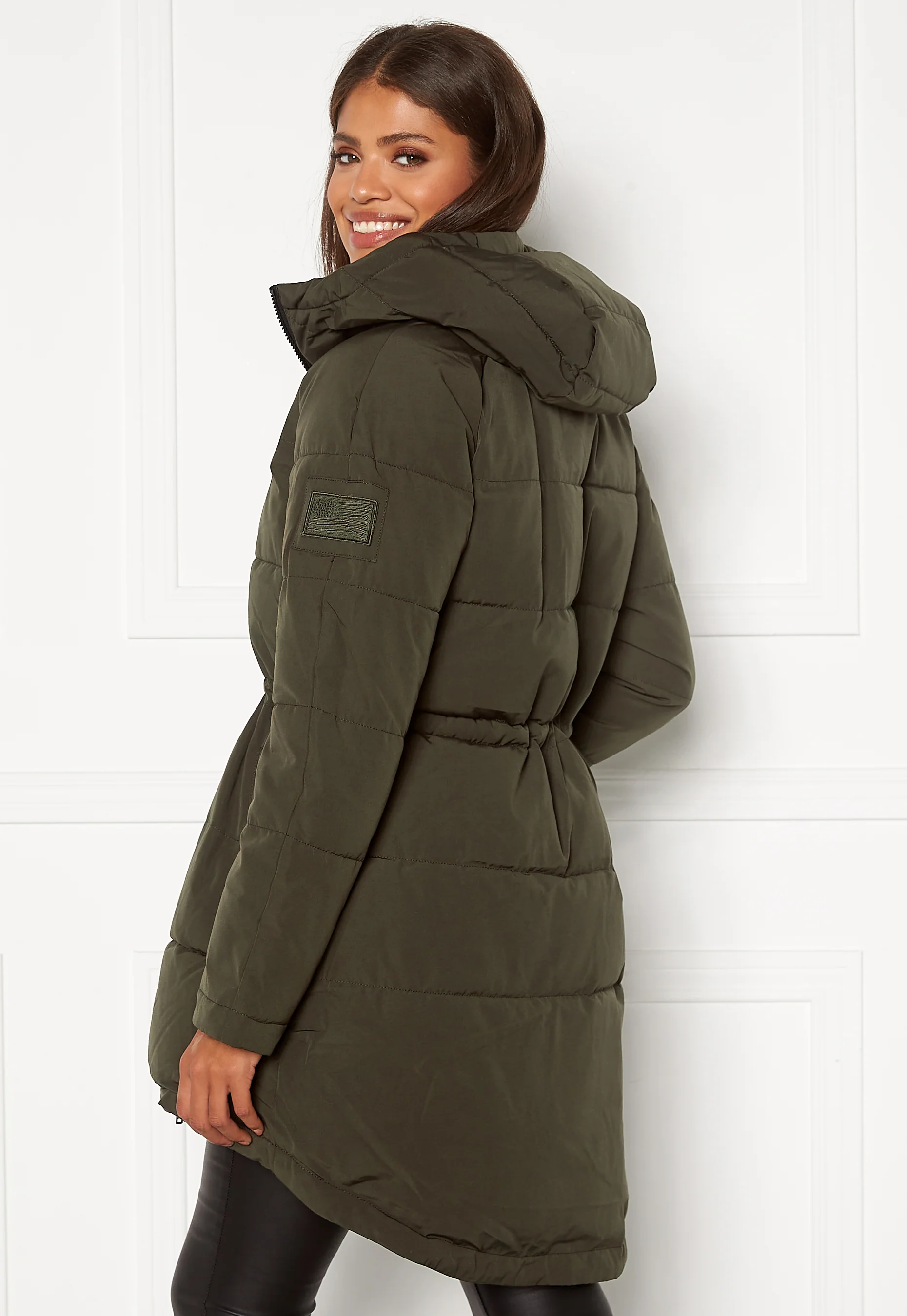 W. Hourglass Puffer Jacket - Image 4