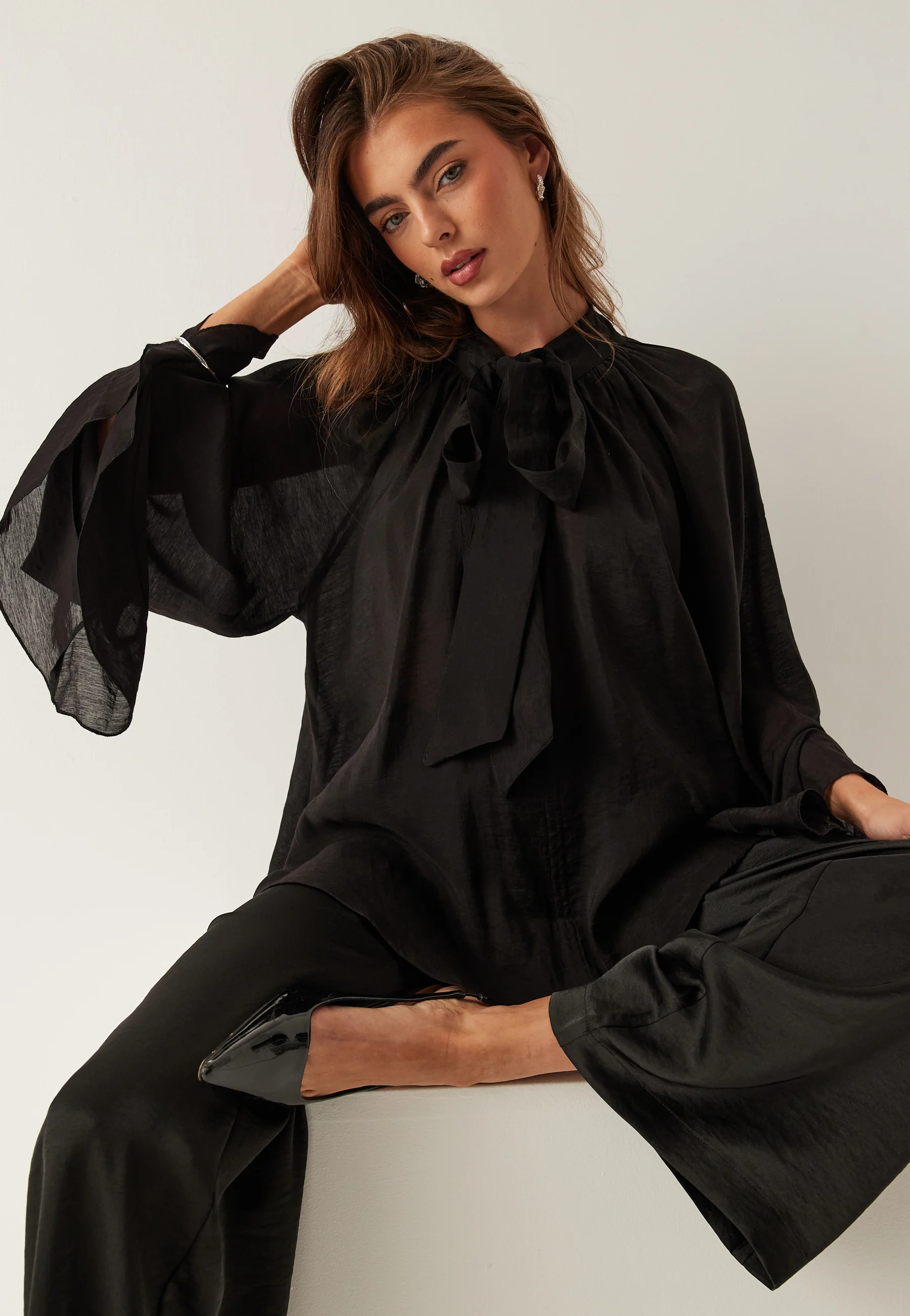 Wide Sleeve Bow Blouse