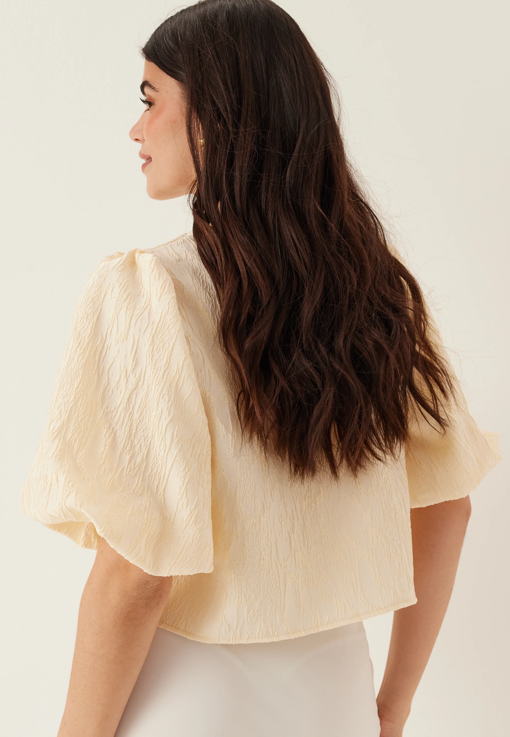 Yasminu 2/4 SHORT TOP - Image 2